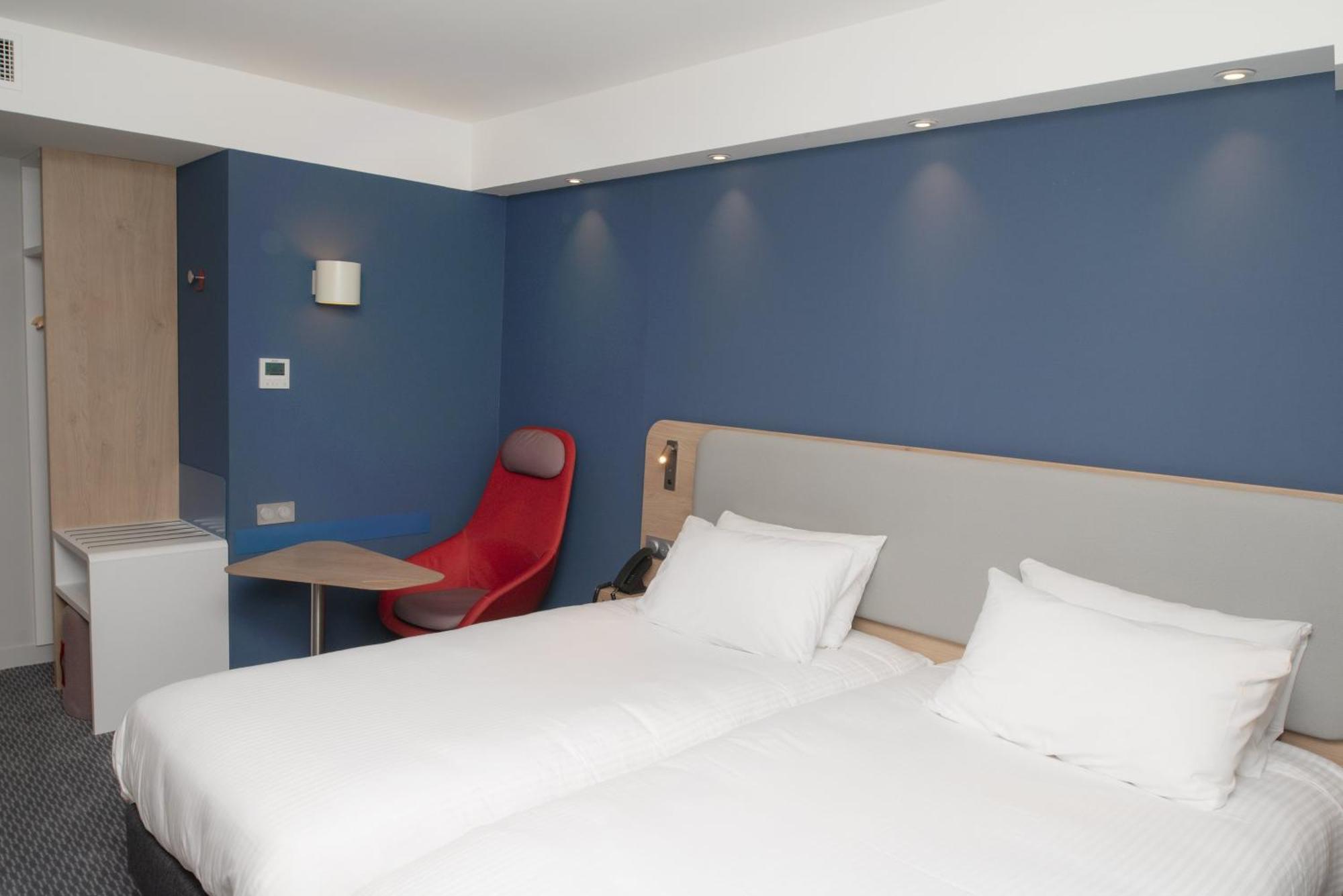 Holiday Inn Express Caen Epron By Ihg Exterior photo