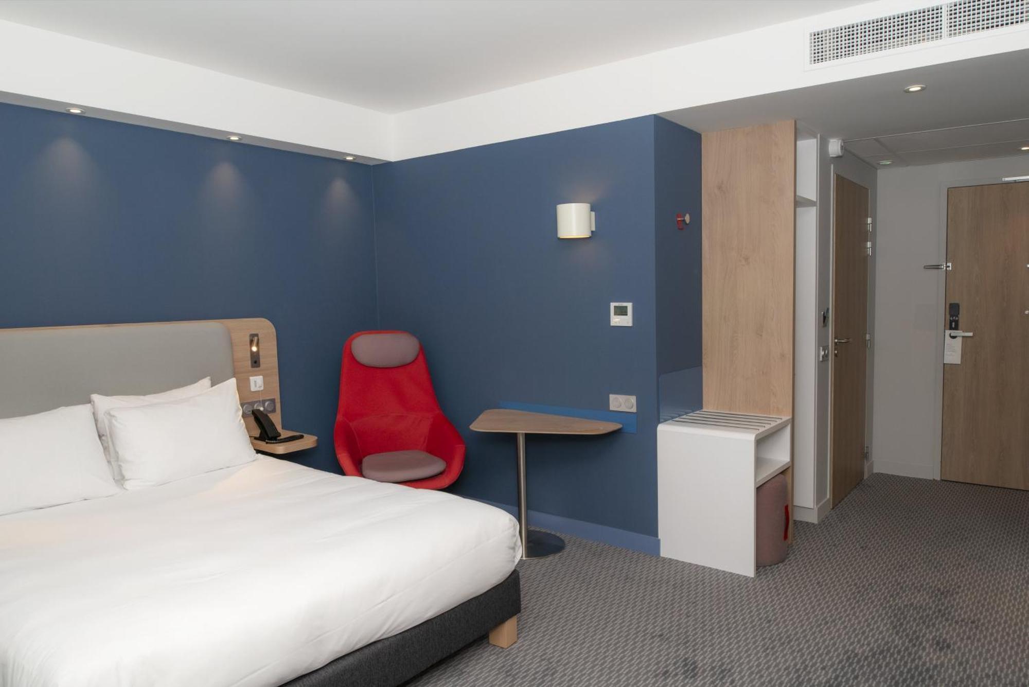 Holiday Inn Express Caen Epron By Ihg Exterior photo