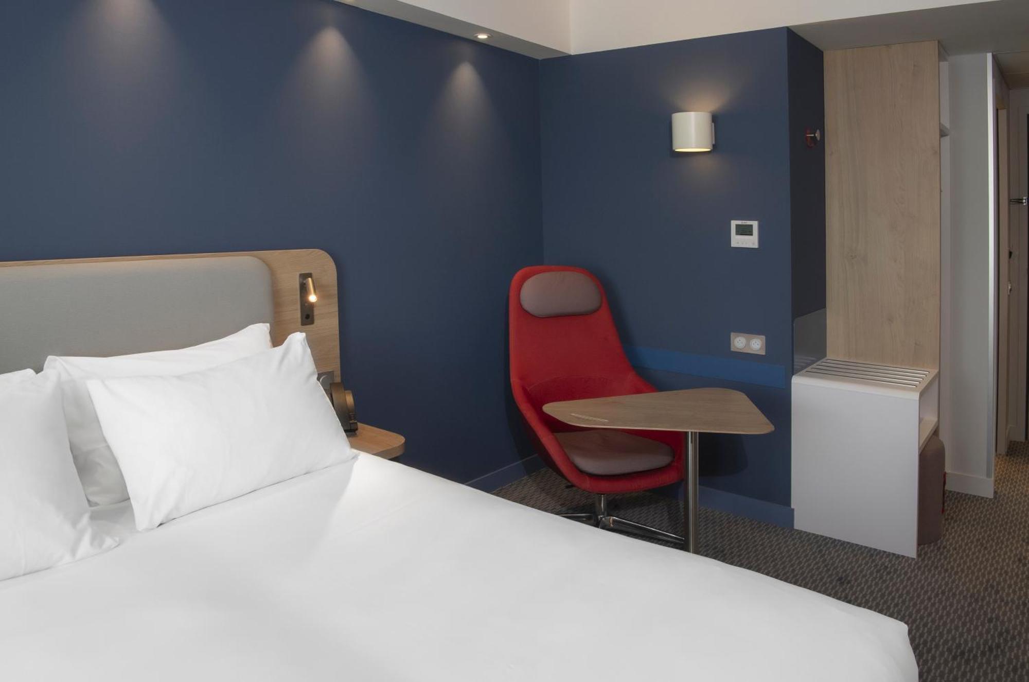 Holiday Inn Express Caen Epron By Ihg Exterior photo