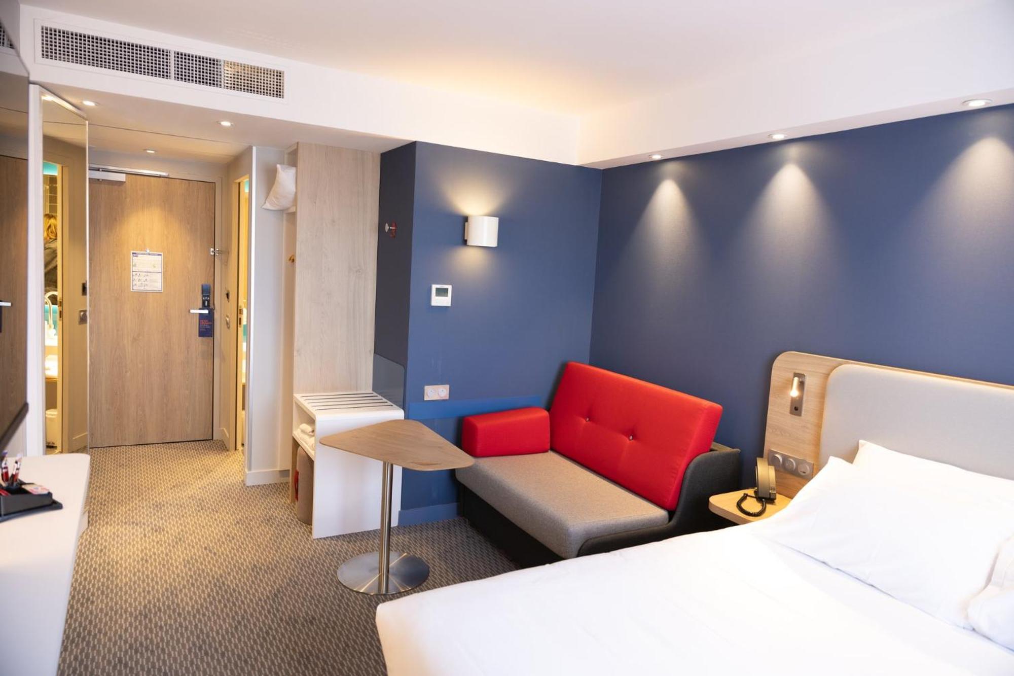 Holiday Inn Express Caen Epron By Ihg Exterior photo