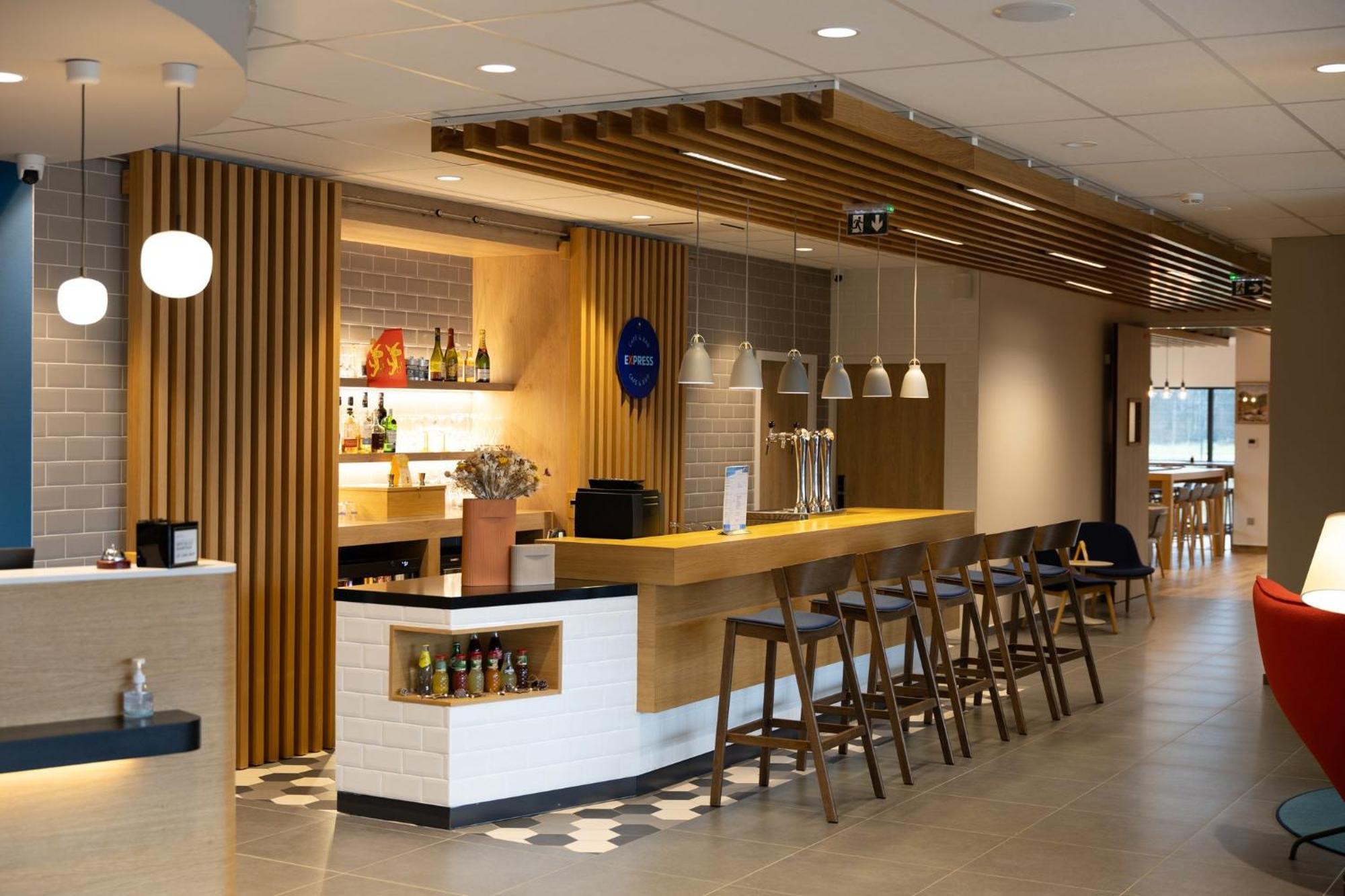 Holiday Inn Express Caen Epron By Ihg Exterior photo